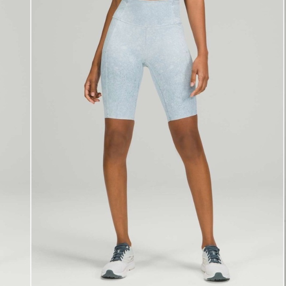 Lululemon Fast and Free Short 10" City Grit White Blue Fog Size 6 Nulux